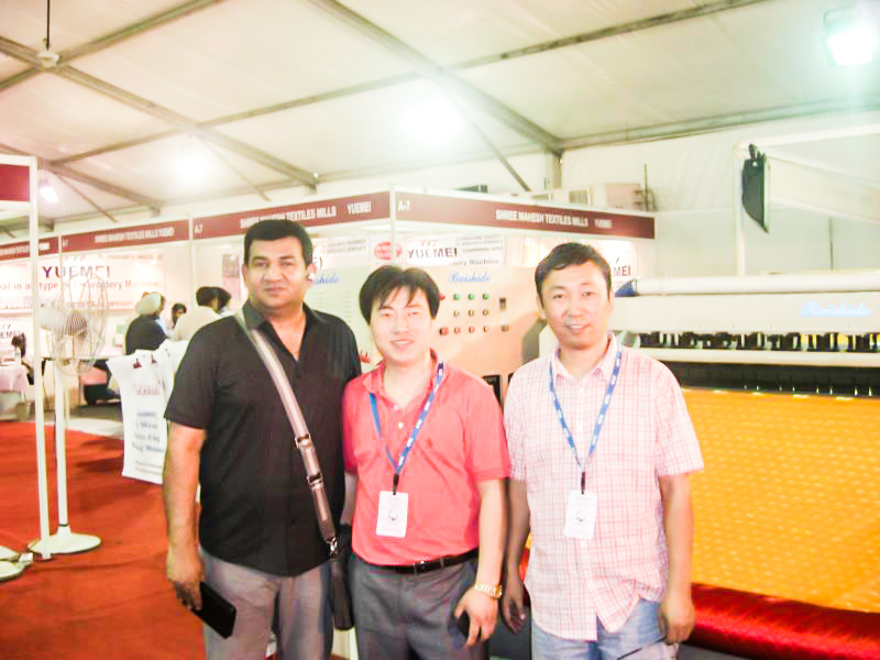 巴基斯坦客戶來(lái)我公司購(gòu)買多功能打折機(jī)（JT-216）